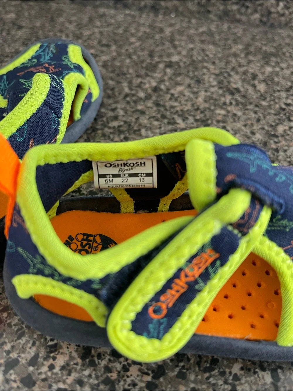 OshKosh B'gosh Navy Shark Print Kids Water Shoes with Neon Trim size 6
